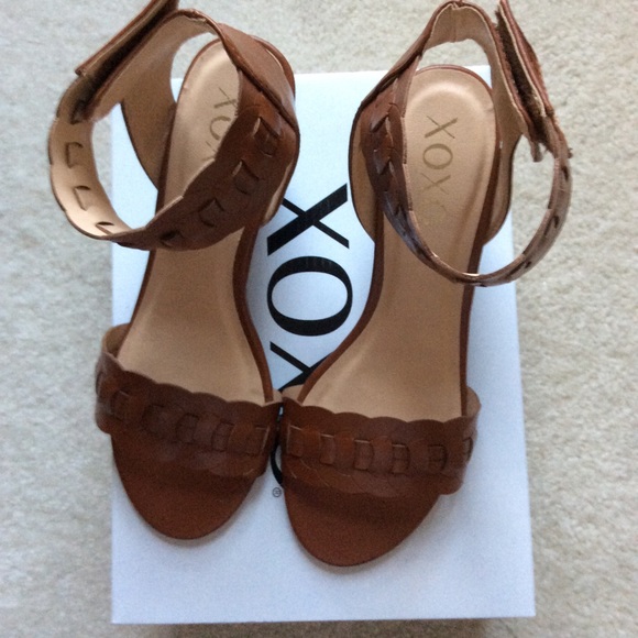 XOXO Shoes - 🎉HP🎉 Brown Wedge Sandals Size 6.5 and 7